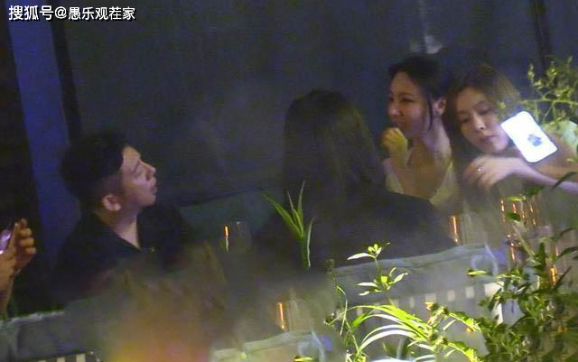 45岁胡海泉精力旺盛！与三女子聚餐泡吧至凌晨，