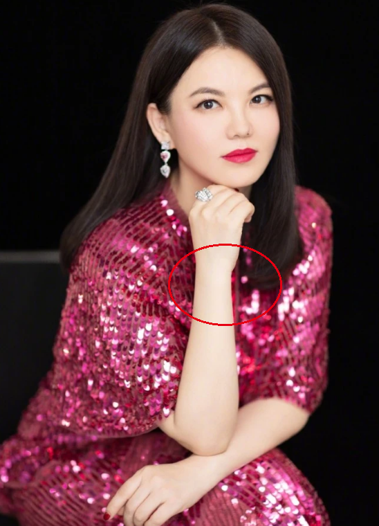 婚姻状况成谜！王岳伦道歉后李湘不吭声，两人