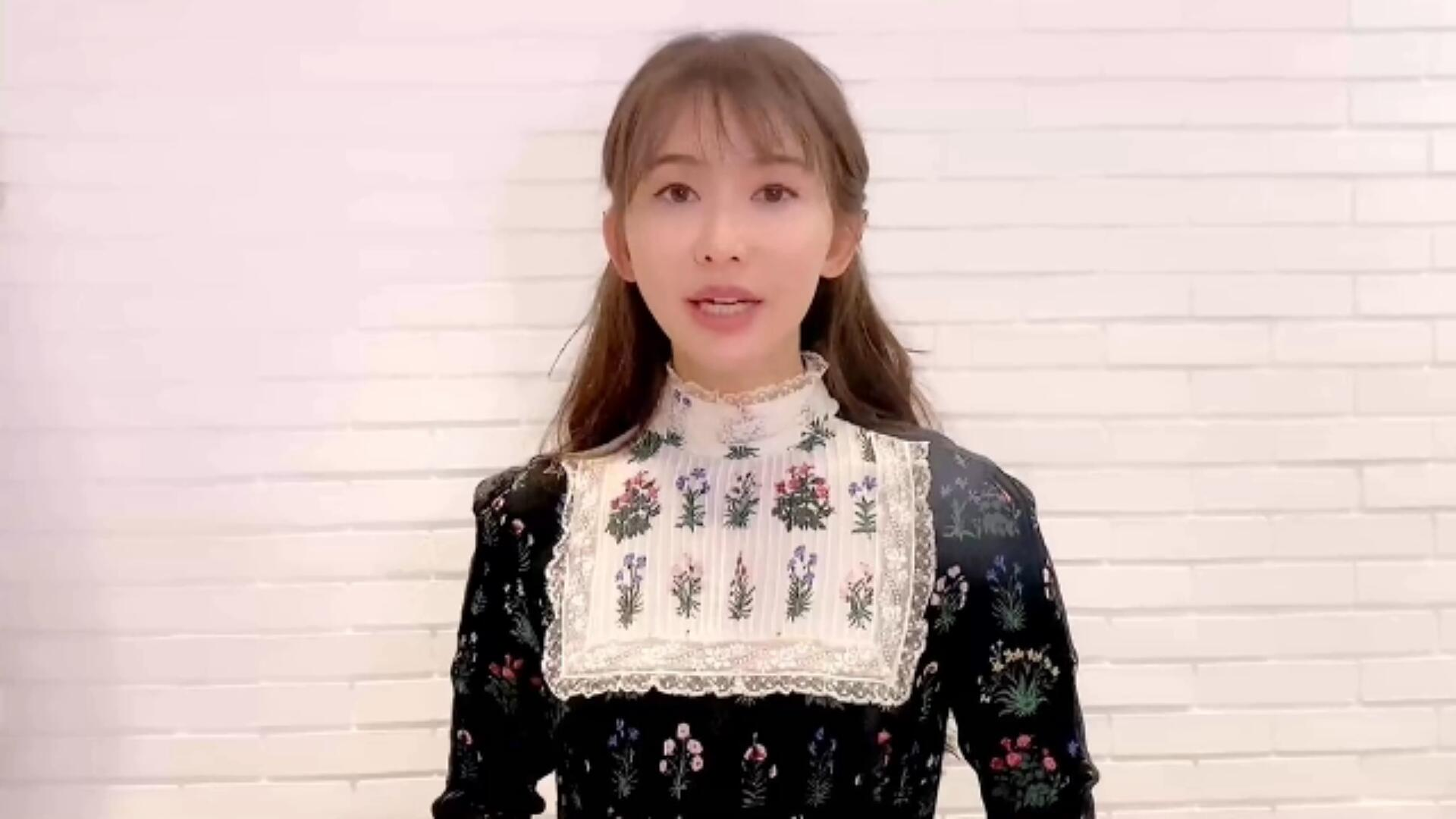 林志玲现身装扮日系化，婚后容貌变化大略显油