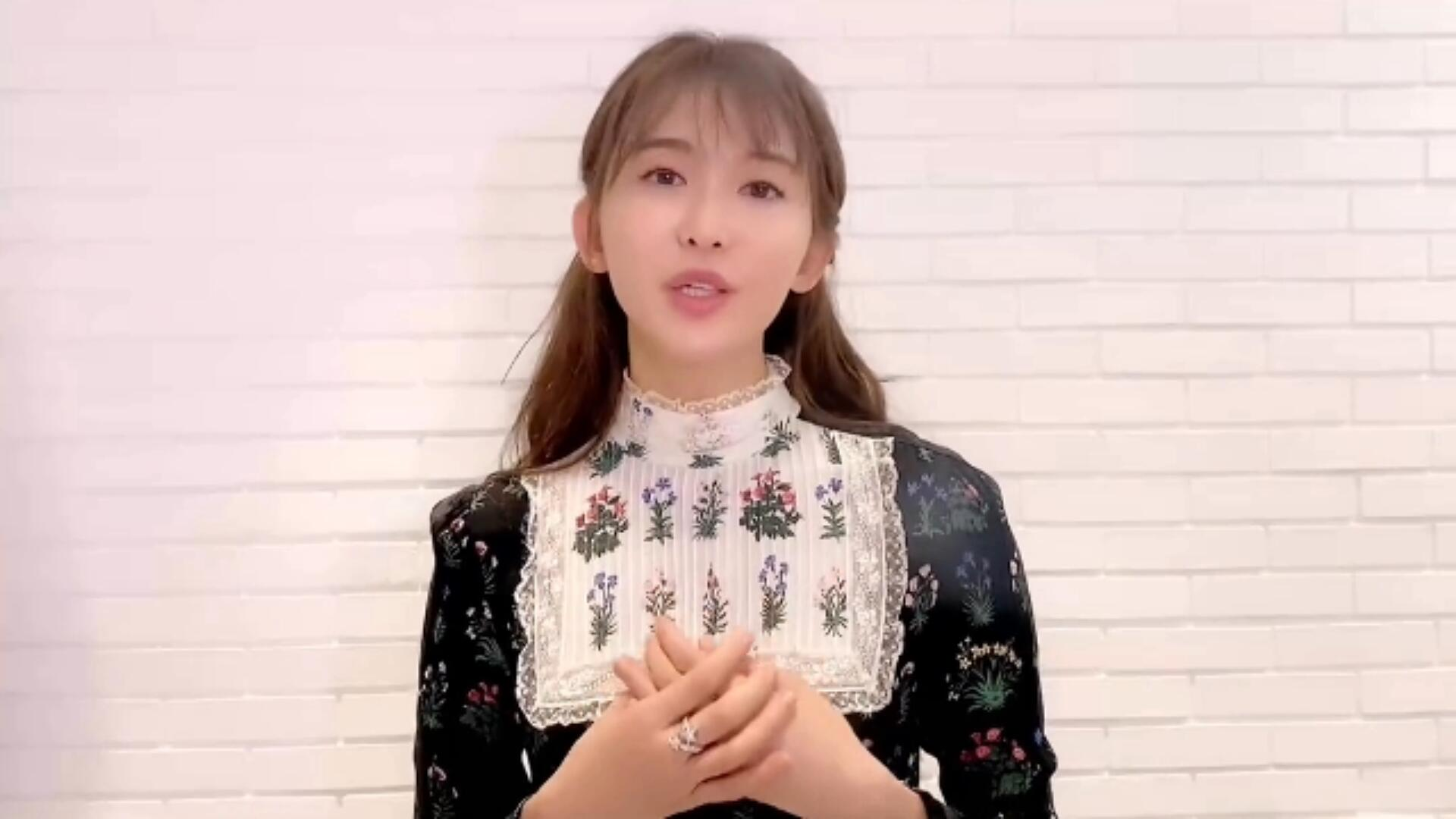 林志玲现身装扮日系化，婚后容貌变化大略显油