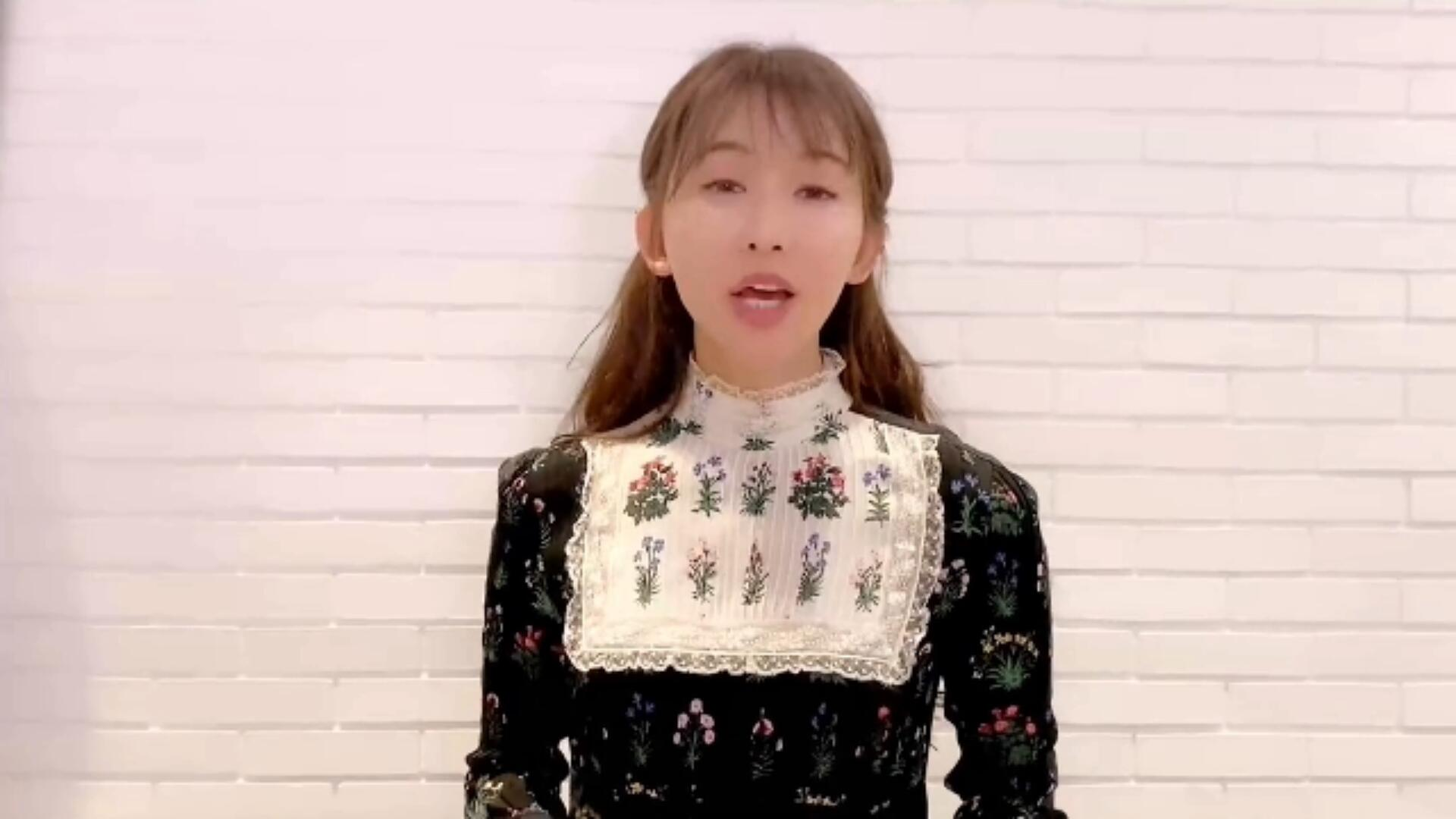 林志玲现身装扮日系化，婚后容貌变化大略显油