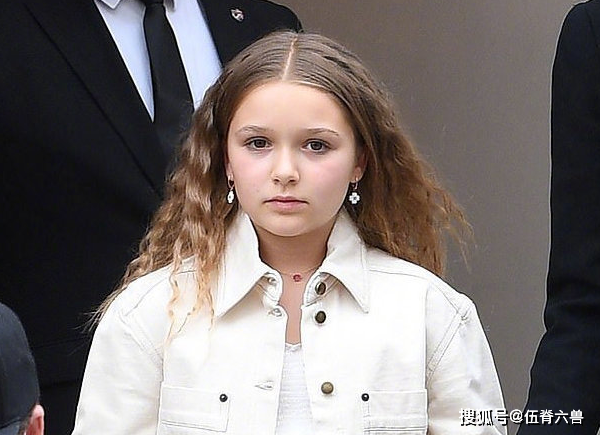 贝克汉姆女儿长大了！与准嫂子一同逛街，暴风