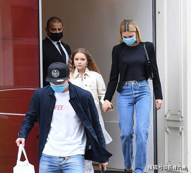 贝克汉姆女儿长大了！与准嫂子一同逛街，暴风