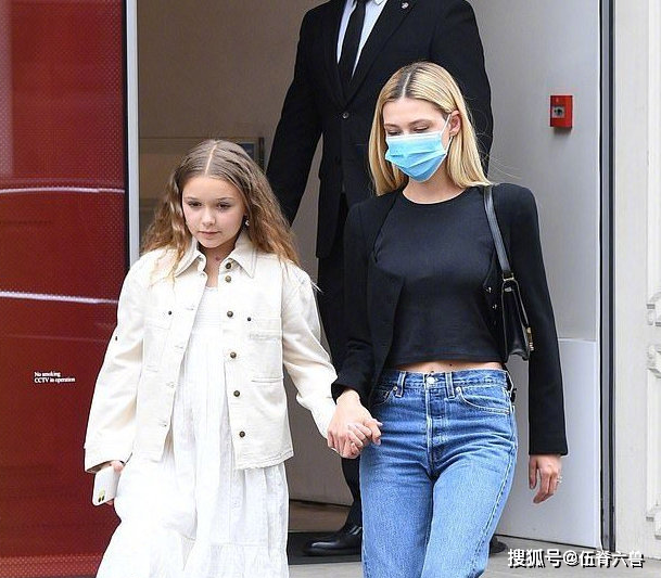 贝克汉姆女儿长大了！与准嫂子一同逛街，暴风