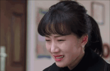 清纯女星一夜爆红嫁给富豪，装无辜故意炫富，