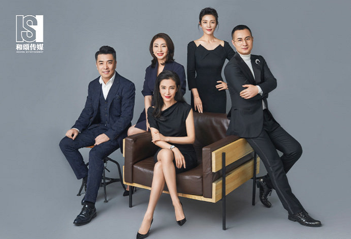 懒理被批扒菜，赵丽颖李雪深夜聚餐，亲密热聊