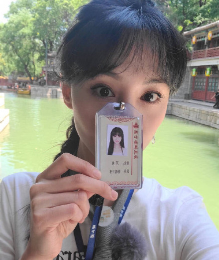 郑爽又出迷惑操作，售卖自拍教程69元一份，网友