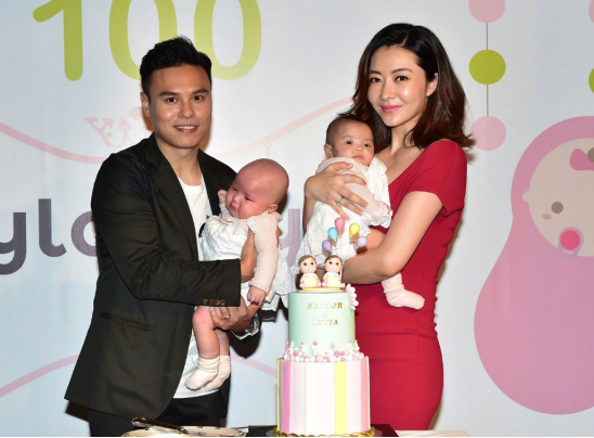 不当天王嫂也幸福，熊黛林老公晒娃游泳，上亿