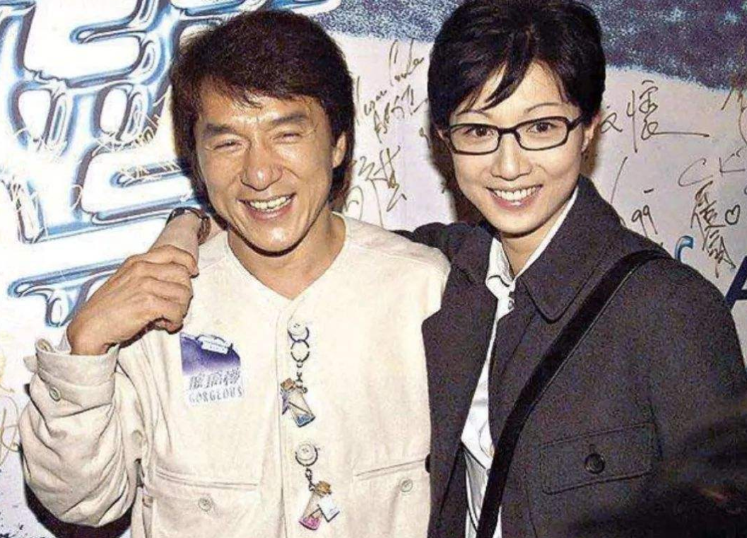 吴绮莉否认向成龙要钱？爆料人再回应：她亲口