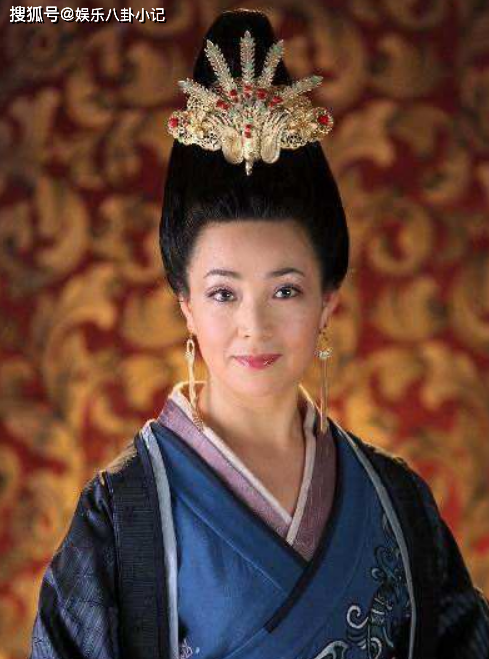 59岁戴春荣近照，与丈夫结婚34年零绯闻，女儿漂