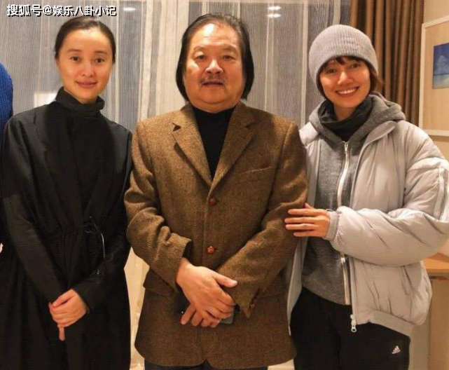 59岁戴春荣近照，与丈夫结婚34年零绯闻，女儿漂