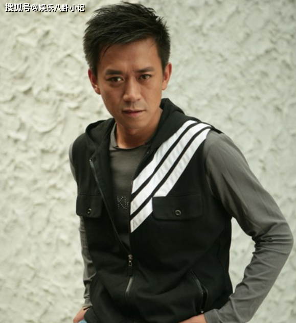 低调的老戏骨，3段婚姻2次净身出户，闪婚小15岁