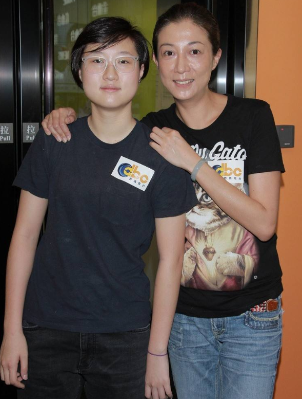 吴绮莉否认向成龙要钱？爆料人再回应：她亲口