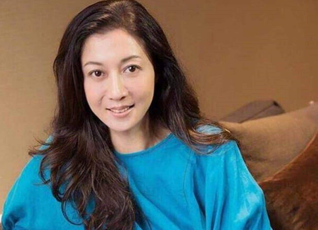 吴绮莉否认向成龙要钱？爆料人再回应：她亲口