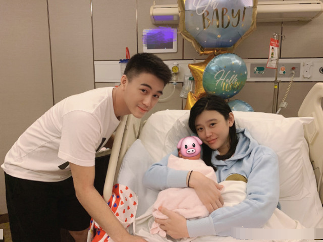 奚梦瑶脚踏六千元球鞋现身上海街头，网友惊讶