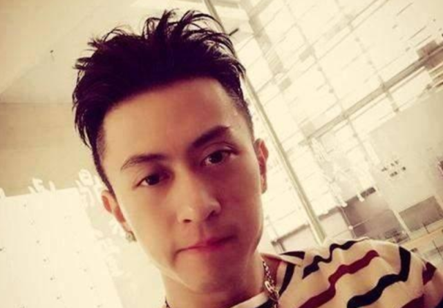 王思聪前女友豆得儿和秦奋在一起了？一同唱k，