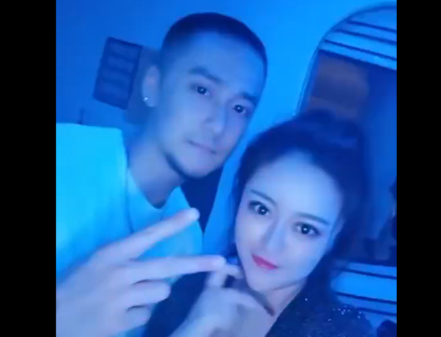 王思聪前女友豆得儿和秦奋在一起了？一同唱k，