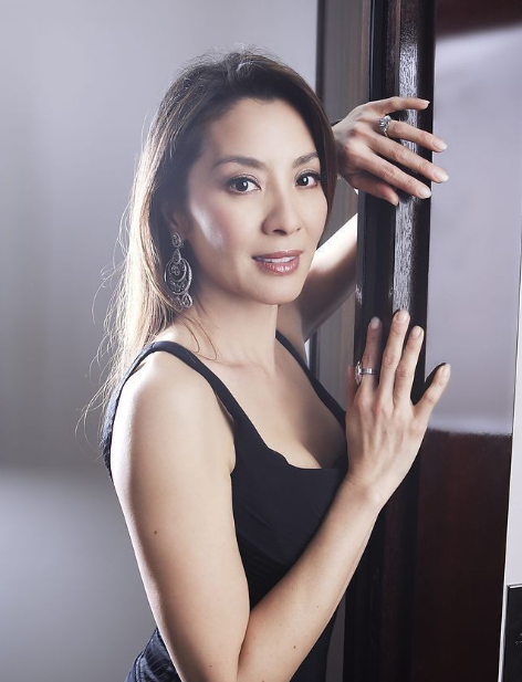 56岁杨紫琼近况，与73岁男友甜蜜如初，相恋16年