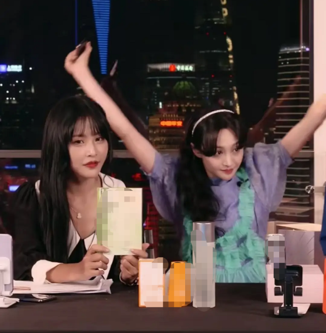 郑爽回应直播翻车：不想直播发生意外，想和粉