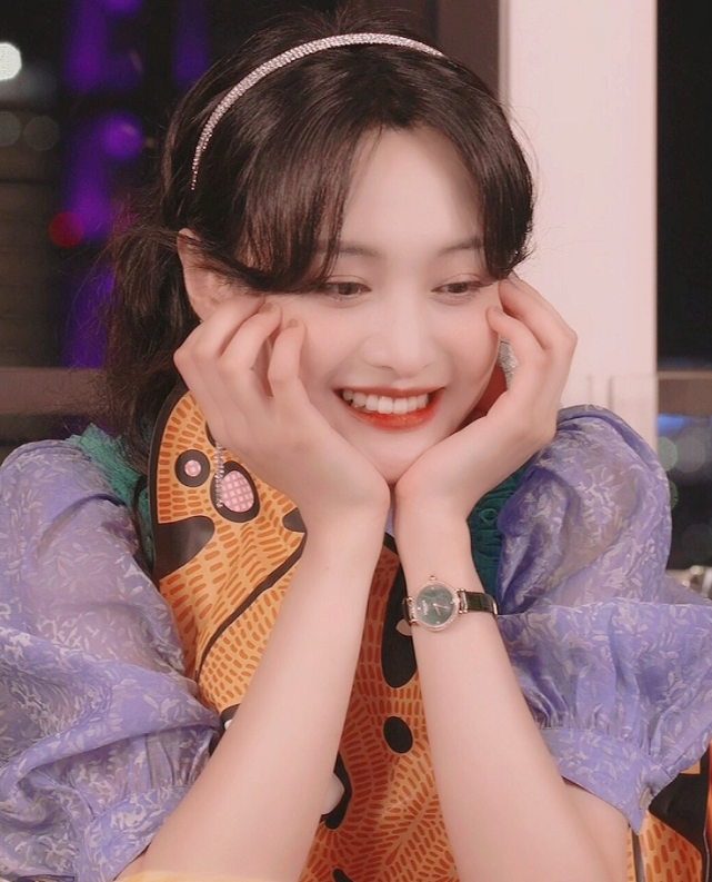 郑爽回应直播翻车：不想直播发生意外，想和粉