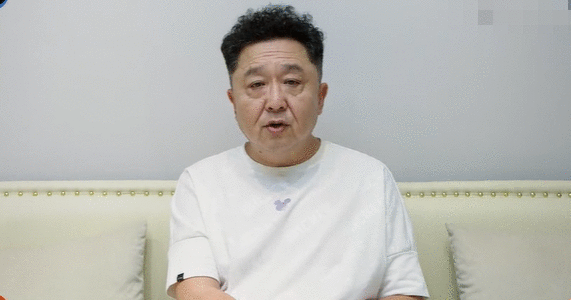 51岁于谦出行排场大,保安驱赶路人惹众怒,于谦