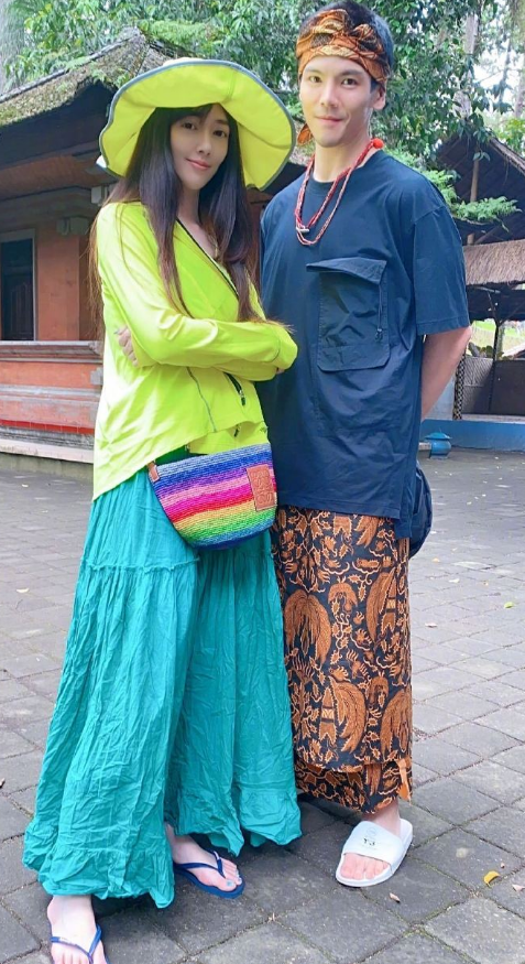 向佐七夕许愿有情人终成眷属，暗示想与郭碧婷