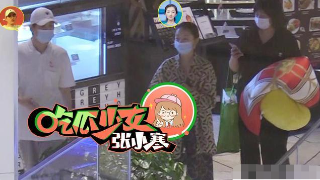 周冬雨唐培彦举止亲密，疑似恋情曝光，周冬雨