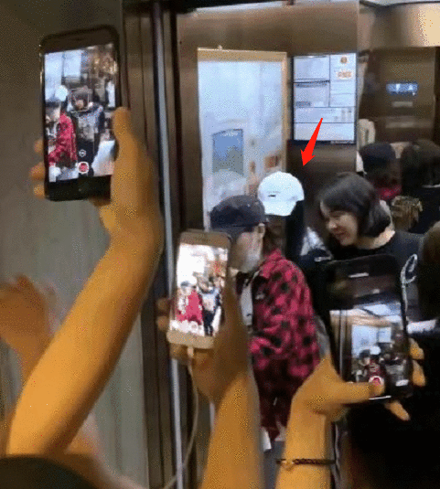 鞠婧祎越红越被骂，四千年怎么来的，电梯赶人