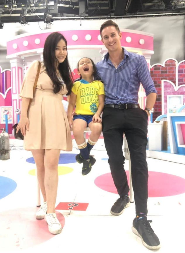 男星七夕宣布与八年妻子早已离婚，儿子毫不知