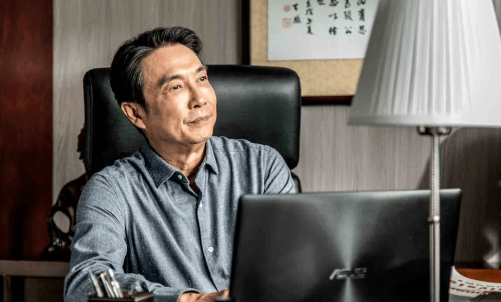 加油！中风传言不攻自破，71岁TVB老戏骨约旧友爬