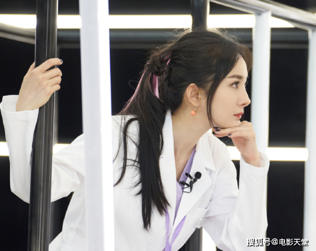 智商堪忧！邓伦杨幂不会做小学题，还不如初中