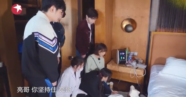 贾乃亮严重高反躺地吸氧,李小璐疑隔空鼓励: