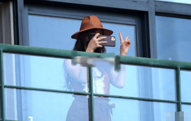 林志玲低调现身支持丈夫打球,结婚后容貌大变