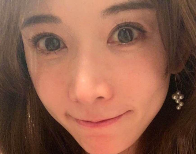 林志玲低调现身支持丈夫打球,结婚后容貌大变