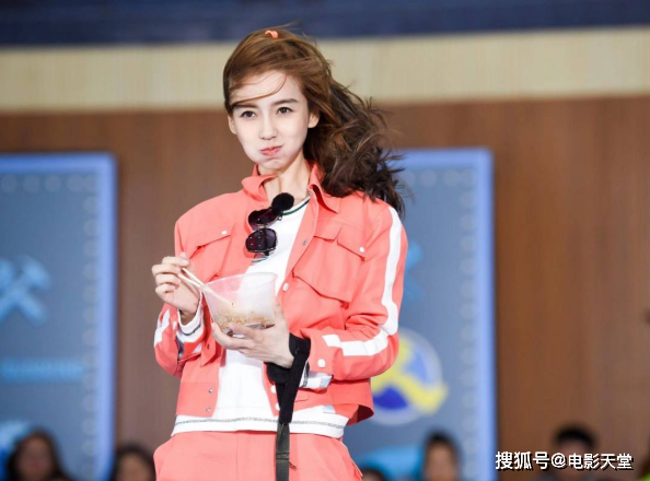 商业互吹?章子怡大赞Baby演技被群嘲:就她还有