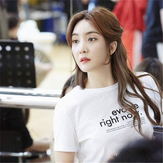 又一高颜值女星官宣怀孕，曾被泰国王子求过婚