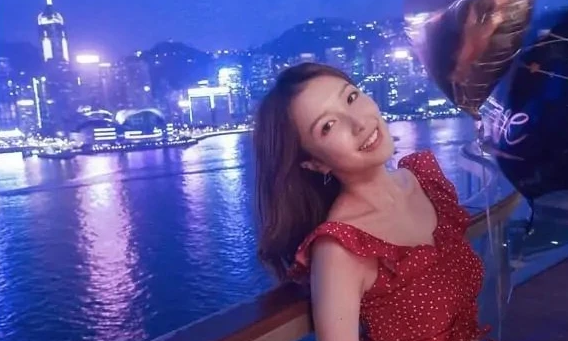 李泽楷新女友被嘲像丫鬟!为何大家怀念不后悔