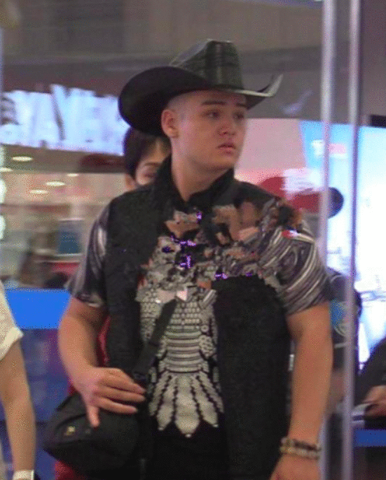 宁静与父亲同框比舞，宁爸满头黑发活力四射，