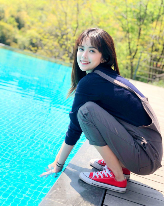 《以家人》小橙子扮演者身世坎坷，被亲生父母