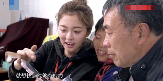 《以家人》小橙子扮演者身世坎坷，被亲生父母