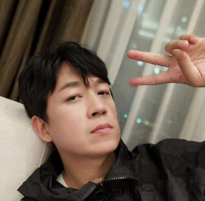 投票截止后，张雨绮亲友团陆续上线，李诞连她