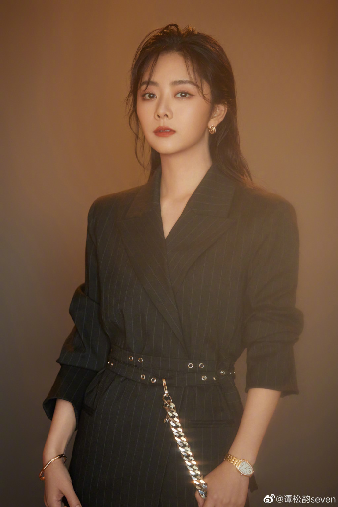 被打脸？谭松韵后援团被指造谣，发文无歉意遭