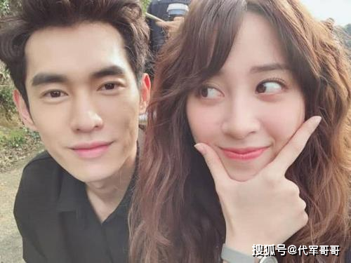 他19岁获金钟奖,被欧阳妮妮主动追求,如今32岁