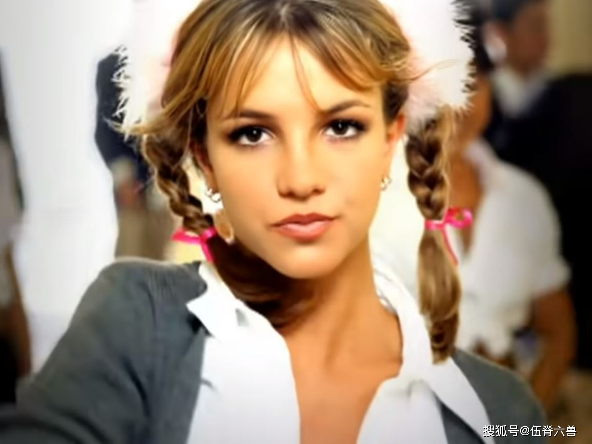 17岁成歌坛传奇，被父亲监护12年，38岁布兰妮其