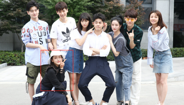 女星被拍和同性亲密疑恋情曝光，公司火速否认