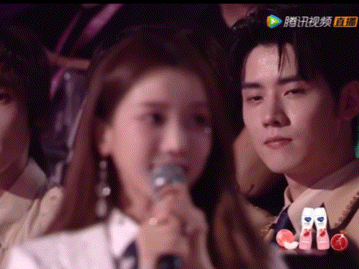 女星被拍和同性亲密疑恋情曝光，公司火速否认