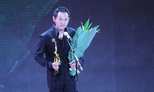 娱乐圈著名老戏骨，妻子去世11年未再娶，数次怀