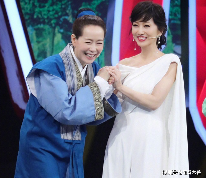 57岁叶童近况曝光，“素颜”显老态，被指不如旁