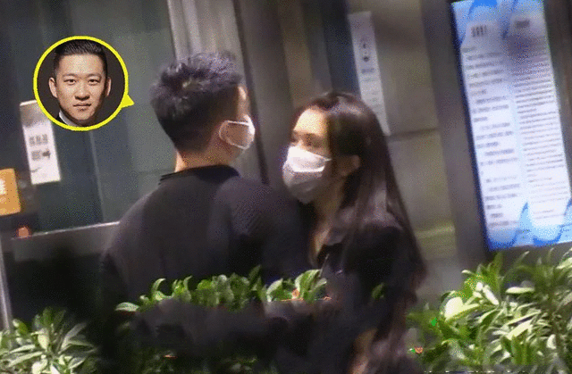 不到一月又换新女友？曹云金与三女孩聚餐，携