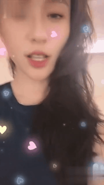 何超莲窦骁合体现身机场，赌王千金再现“望夫